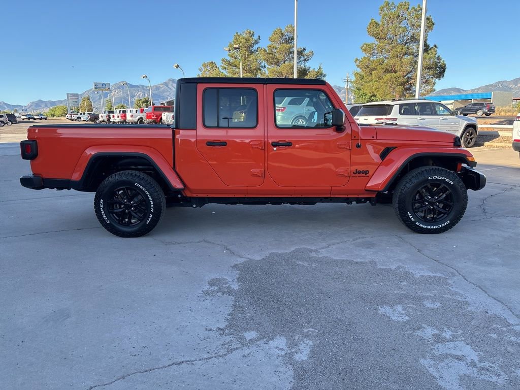 Used 2023 Jeep Gladiator Sport AWD/4WD image 4