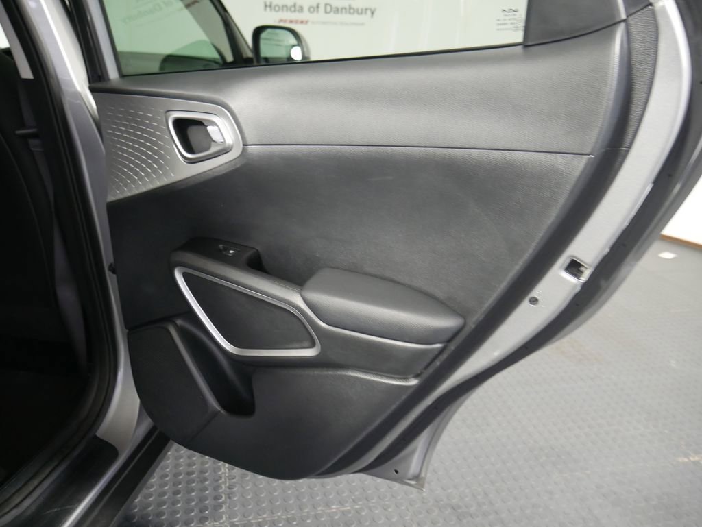 Used 2023 Kia Soul LX w/ LX Technology Package FWD image 8