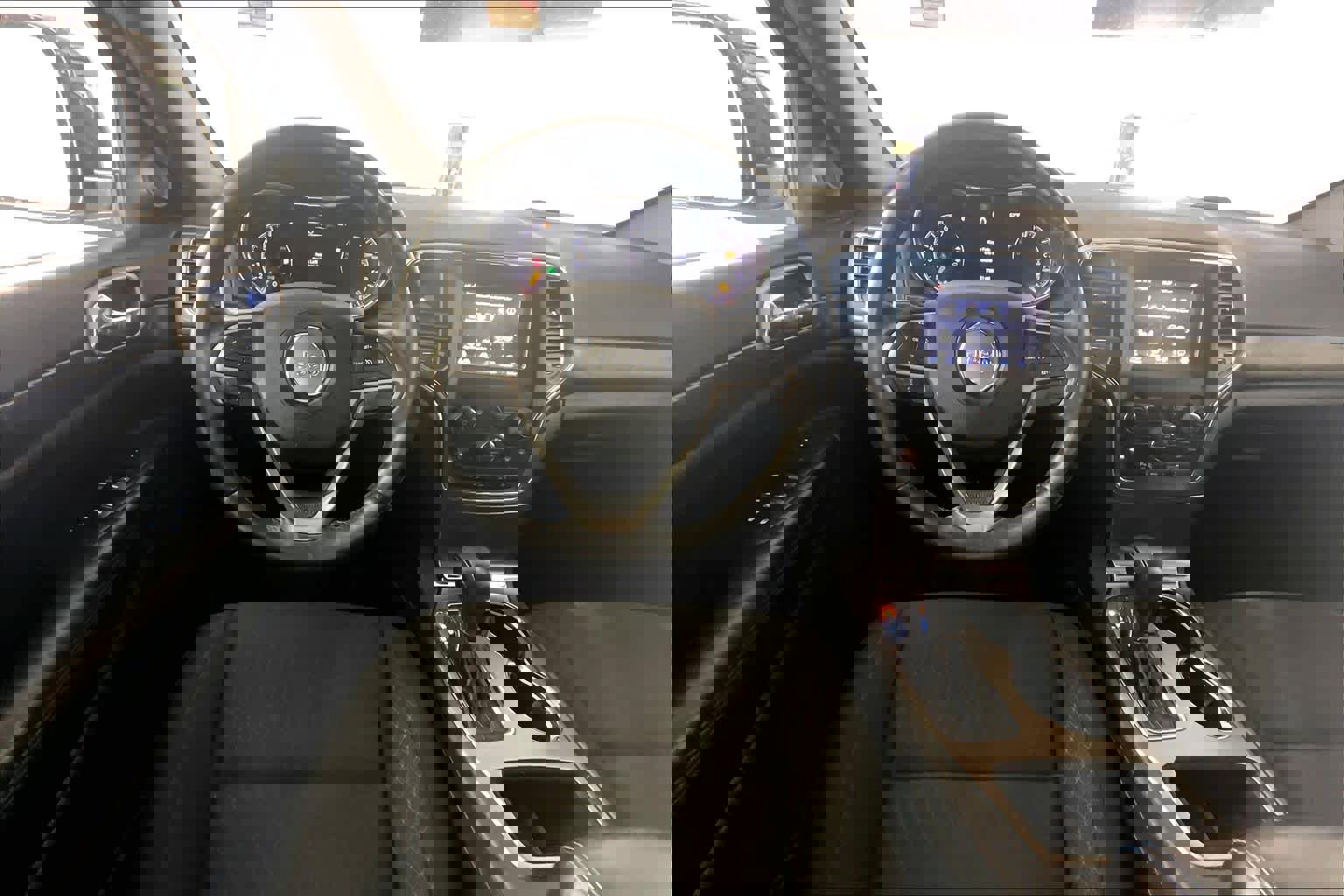 Used 2018 Jeep Grand Cherokee Laredo image 6