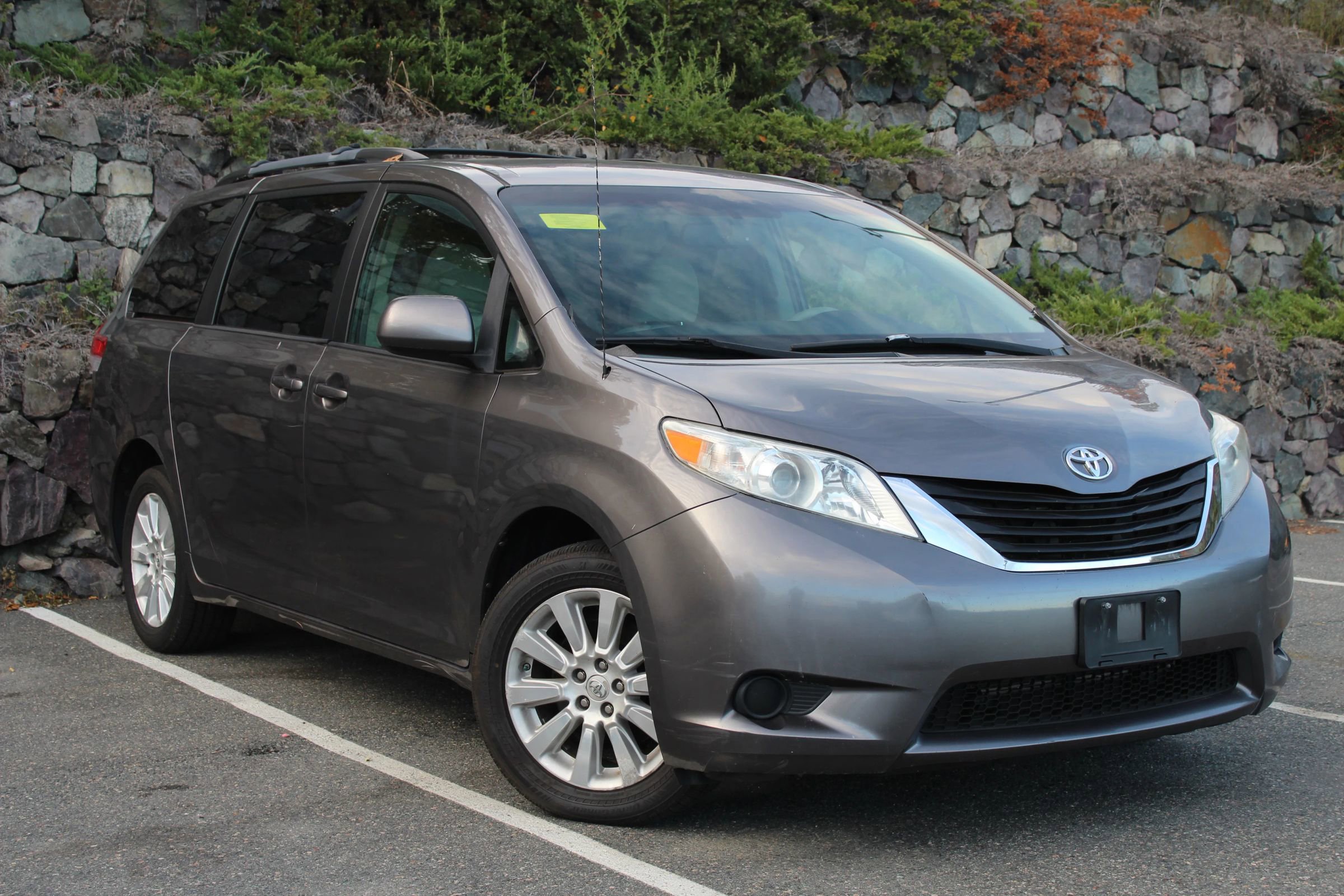 Used 2011 Toyota Sienna LE image 4