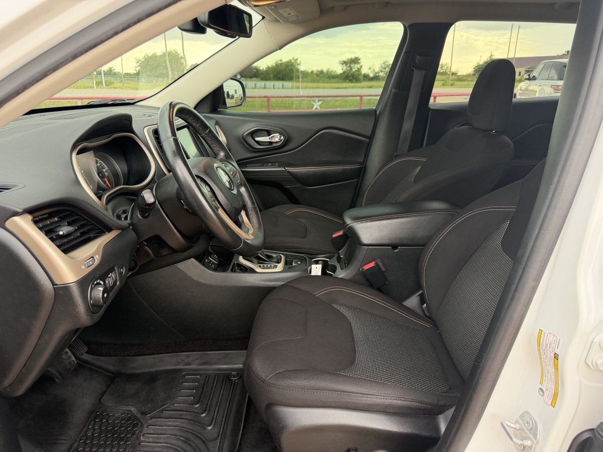 Used 2016 Jeep Cherokee 75th Anniversary FWD image 15