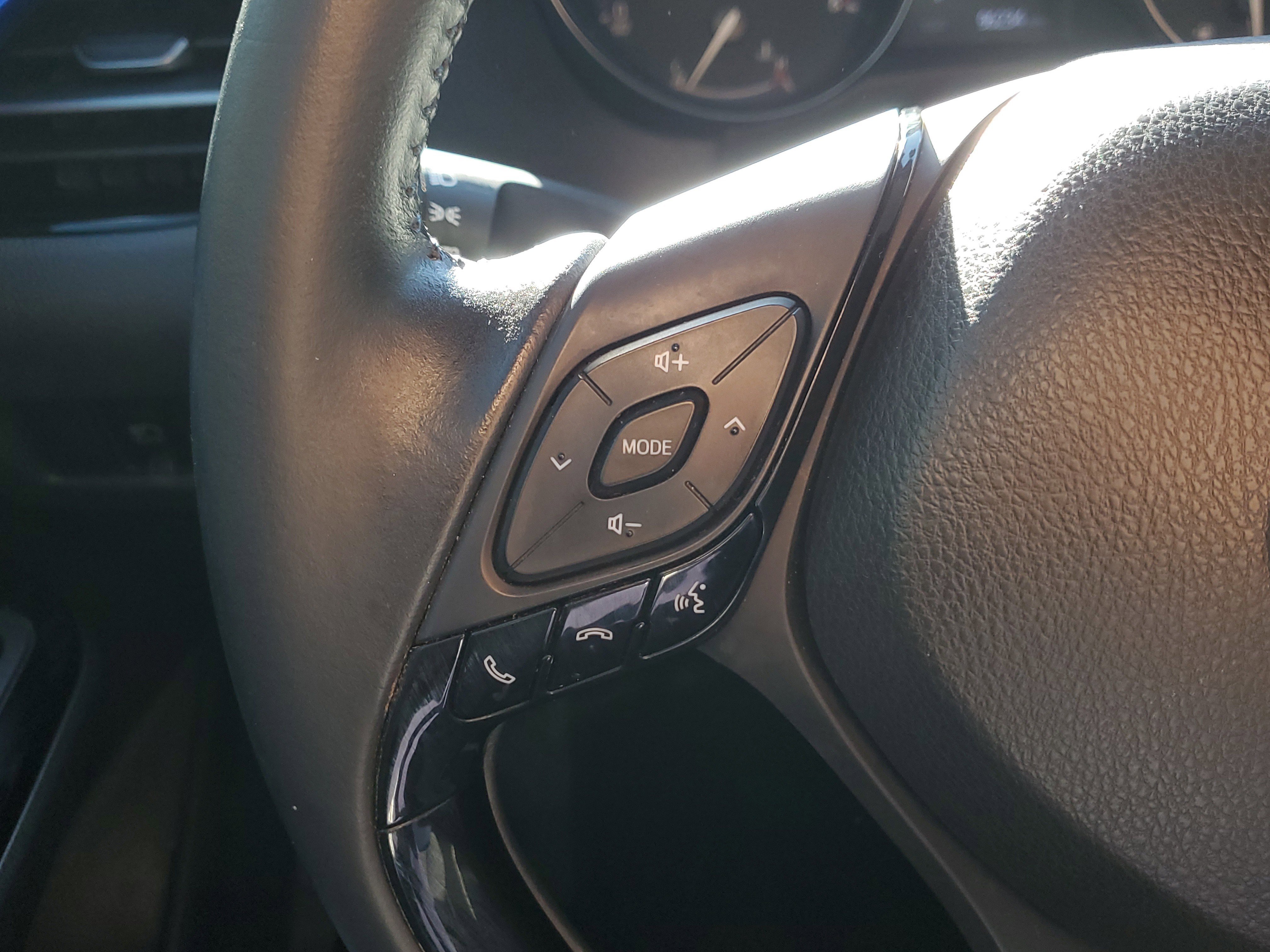 Used 2020 Toyota C-HR XLE image 23