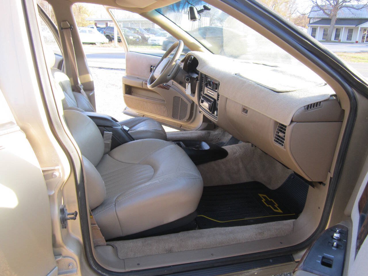 Used 1996 Chevrolet Caprice Classic RWD image 10