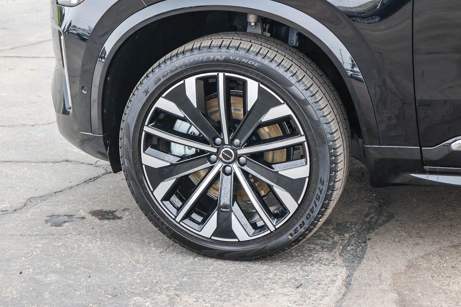 New 2026 Volvo XC90 T8 Plus w/ Protection Package Premier image 9