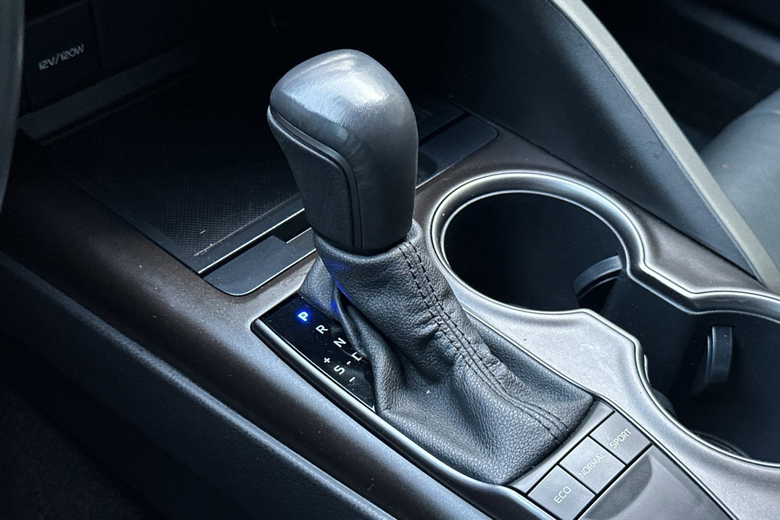 Used 2022 Toyota Camry SE image 17