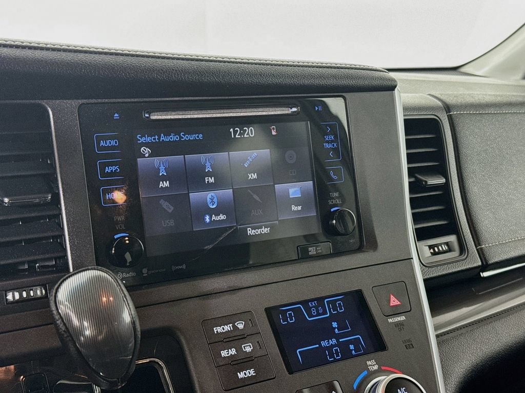 Certified 2017 Toyota Sienna SE Premium FWD image 16