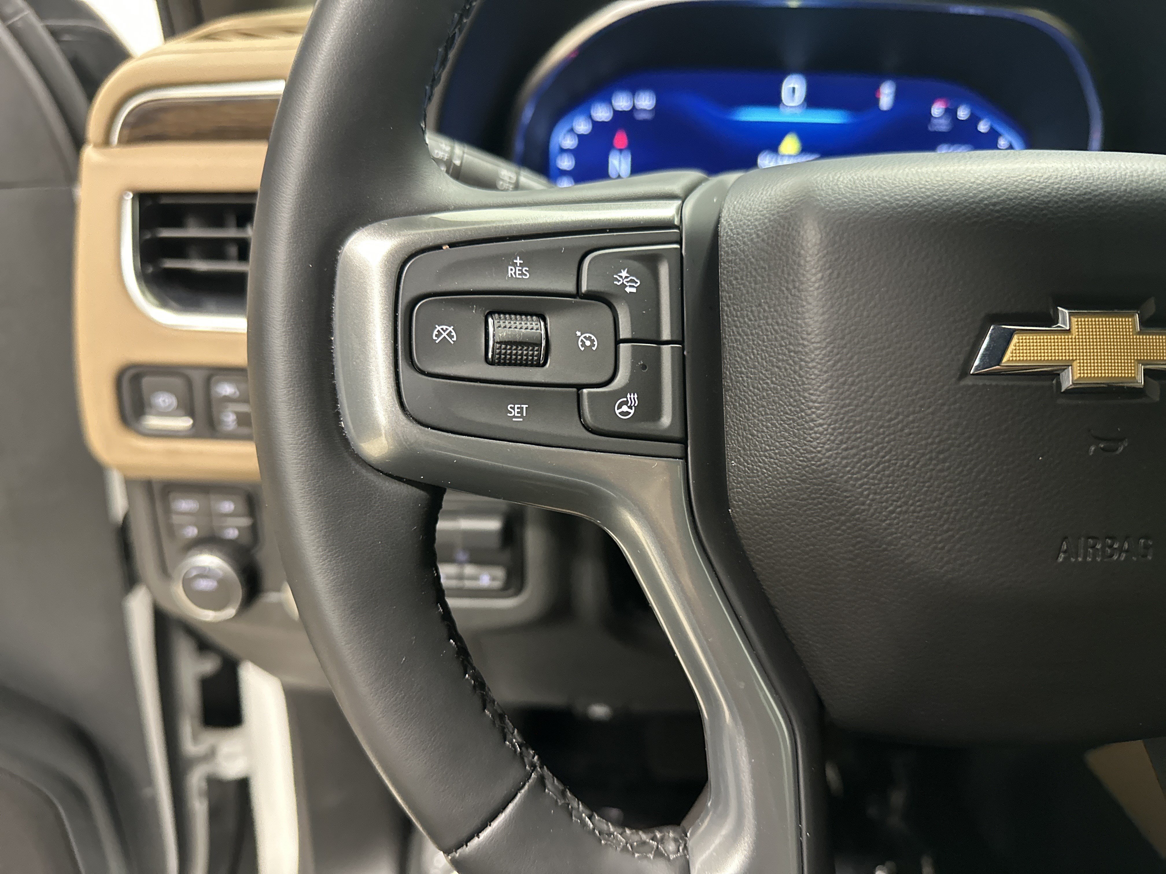 Used 2024 Chevrolet Tahoe Premier w/ Premium Package AWD/4WD image 19