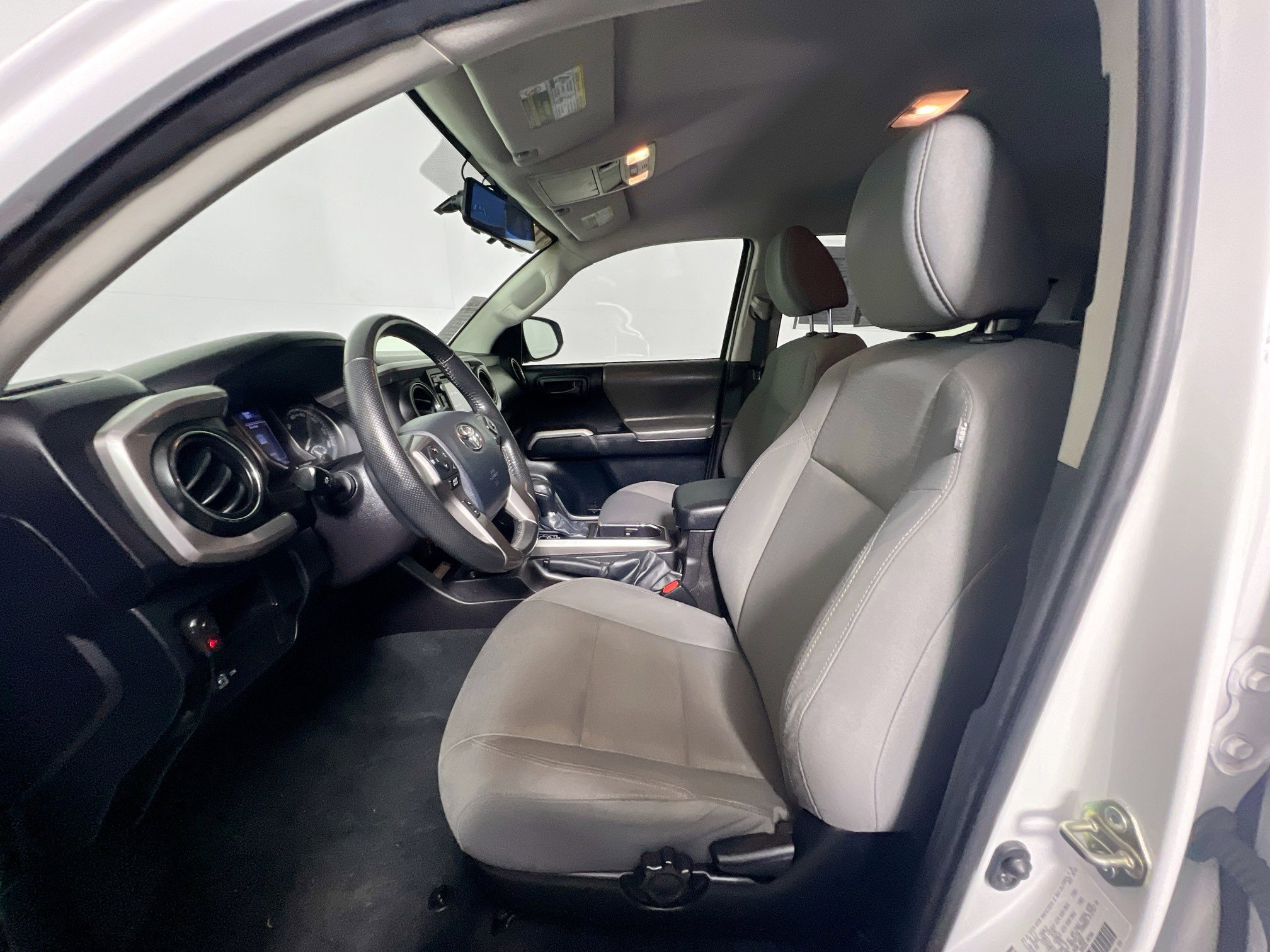 Used 2016 Toyota Tacoma SR5 w/ Towing Package image 14