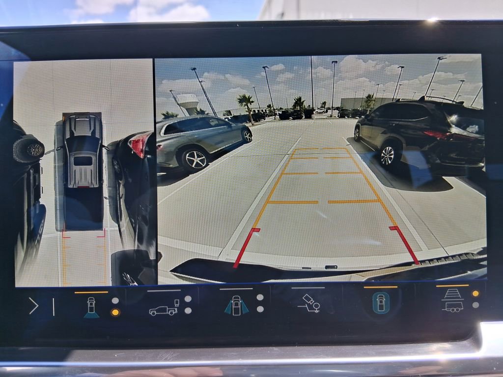 Used 2024 Chevrolet Silverado 2500 High Country w/ Technology Package image 13