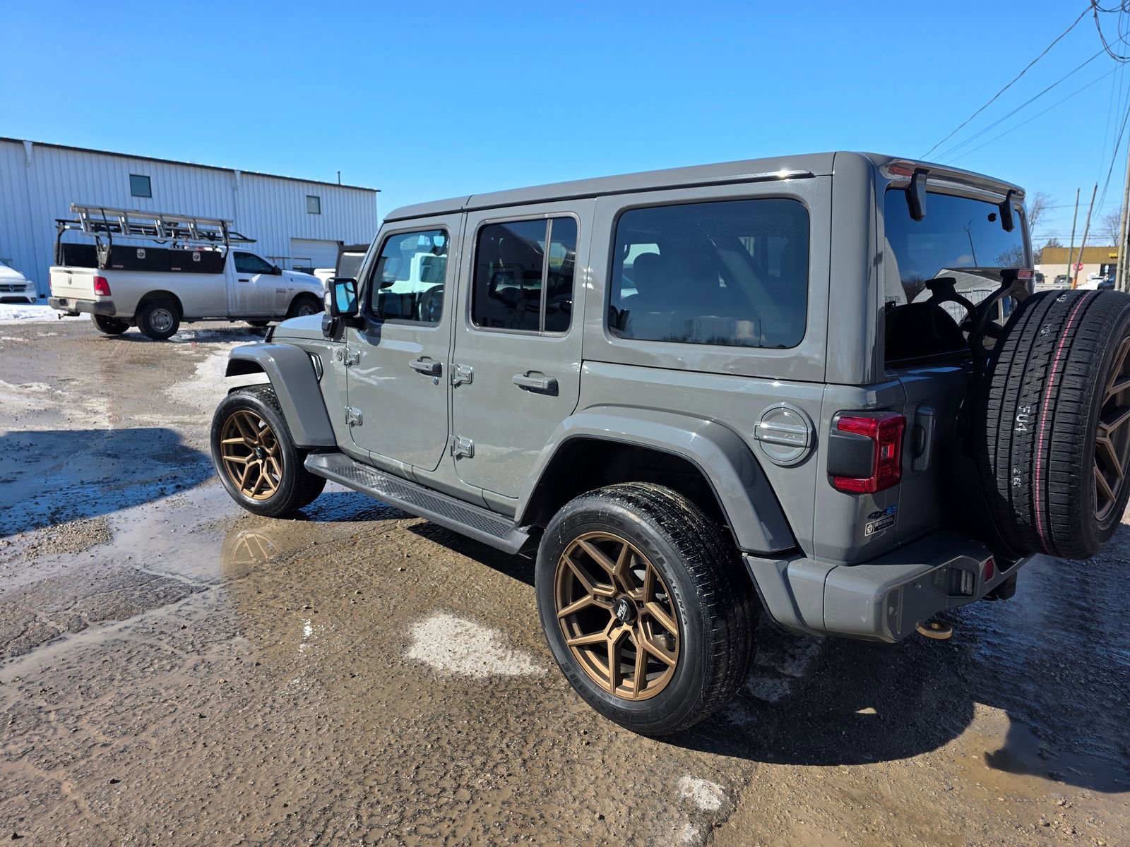 Used 2022 Jeep Wrangler Unlimited Sahara image 7
