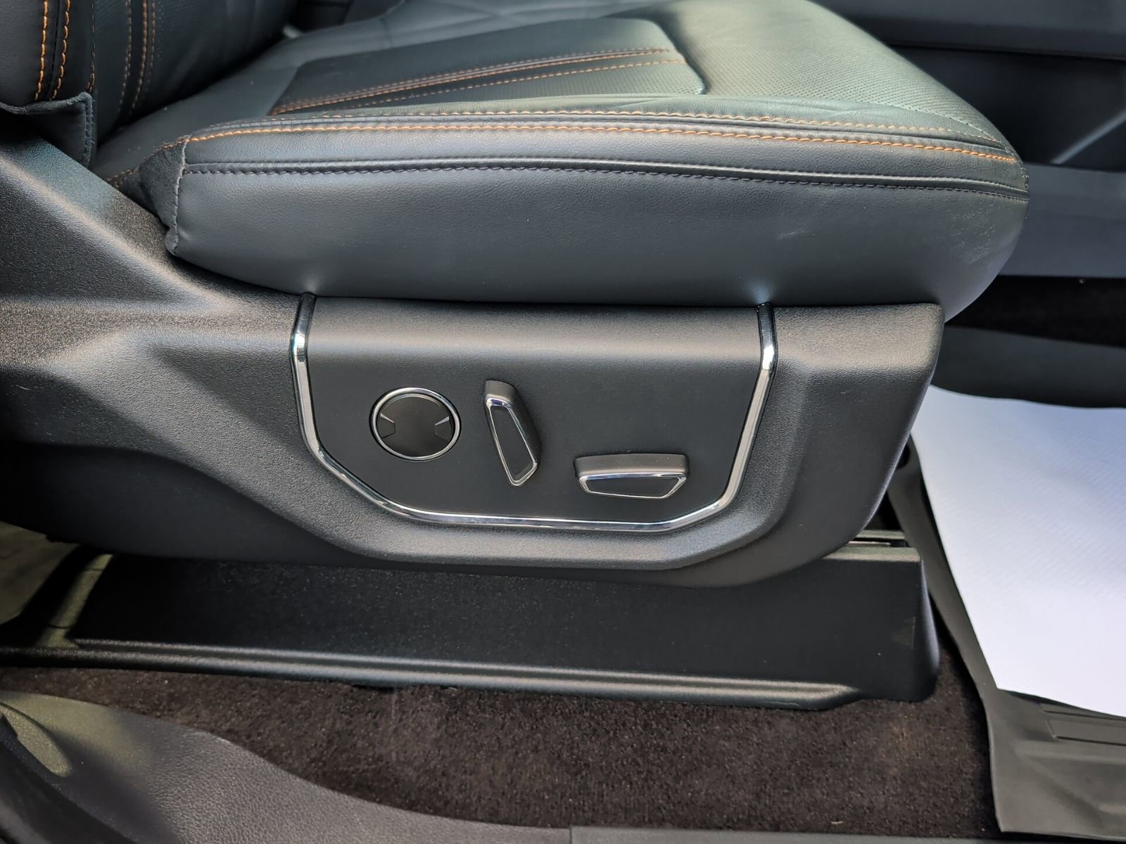 Used 2023 Ford Expedition Platinum image 33