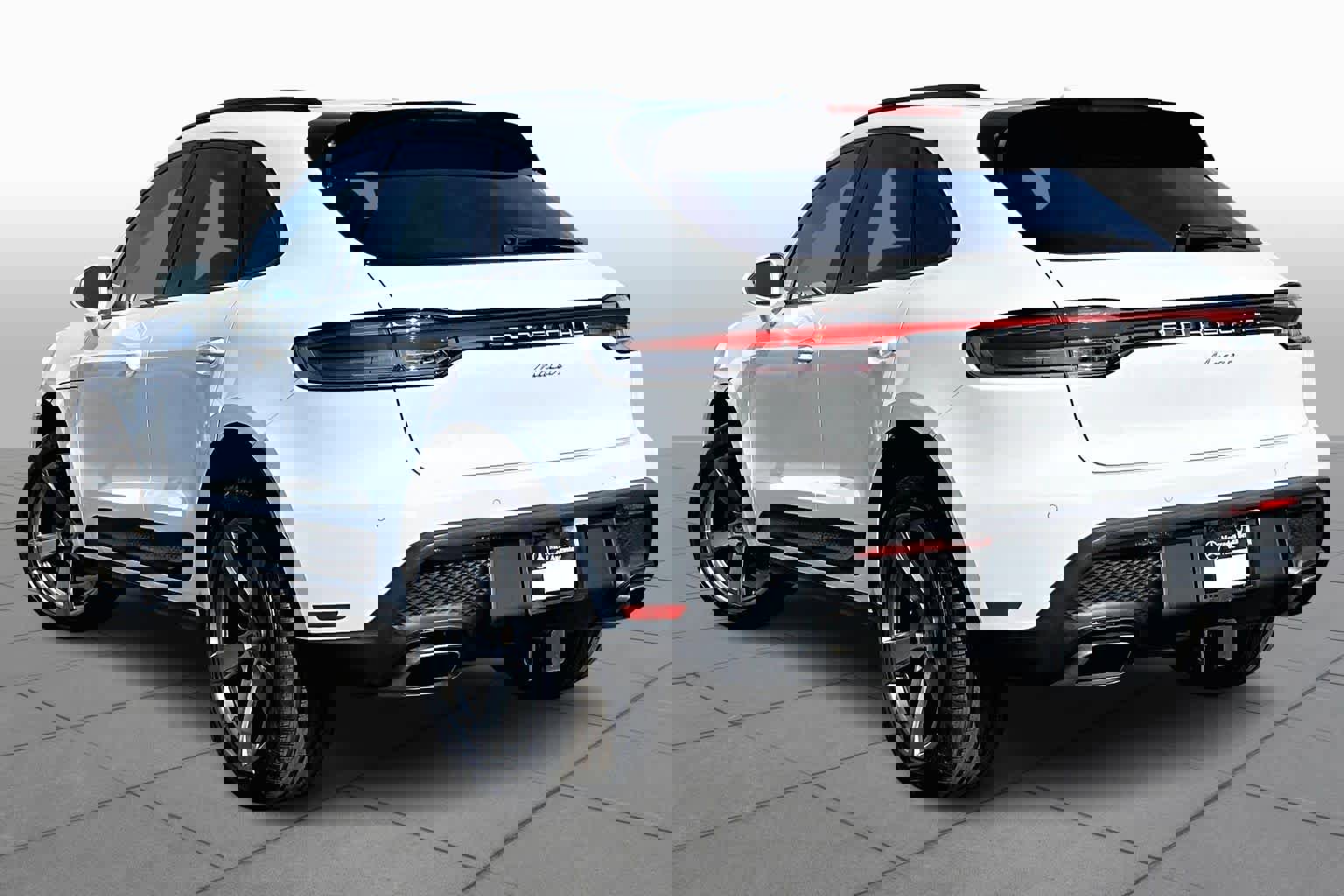 Used 2025 Porsche Macan image 13