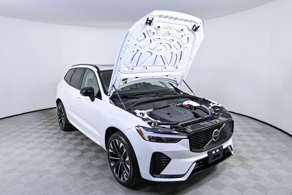 Used 2026 Volvo XC60 B5 Ultra w/ Climate Package image 35