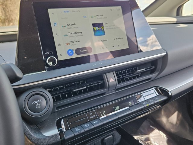 Used 2025 Toyota Prius LE image 17