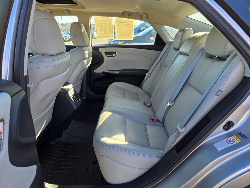 Used 2016 Toyota Avalon Limited image 26