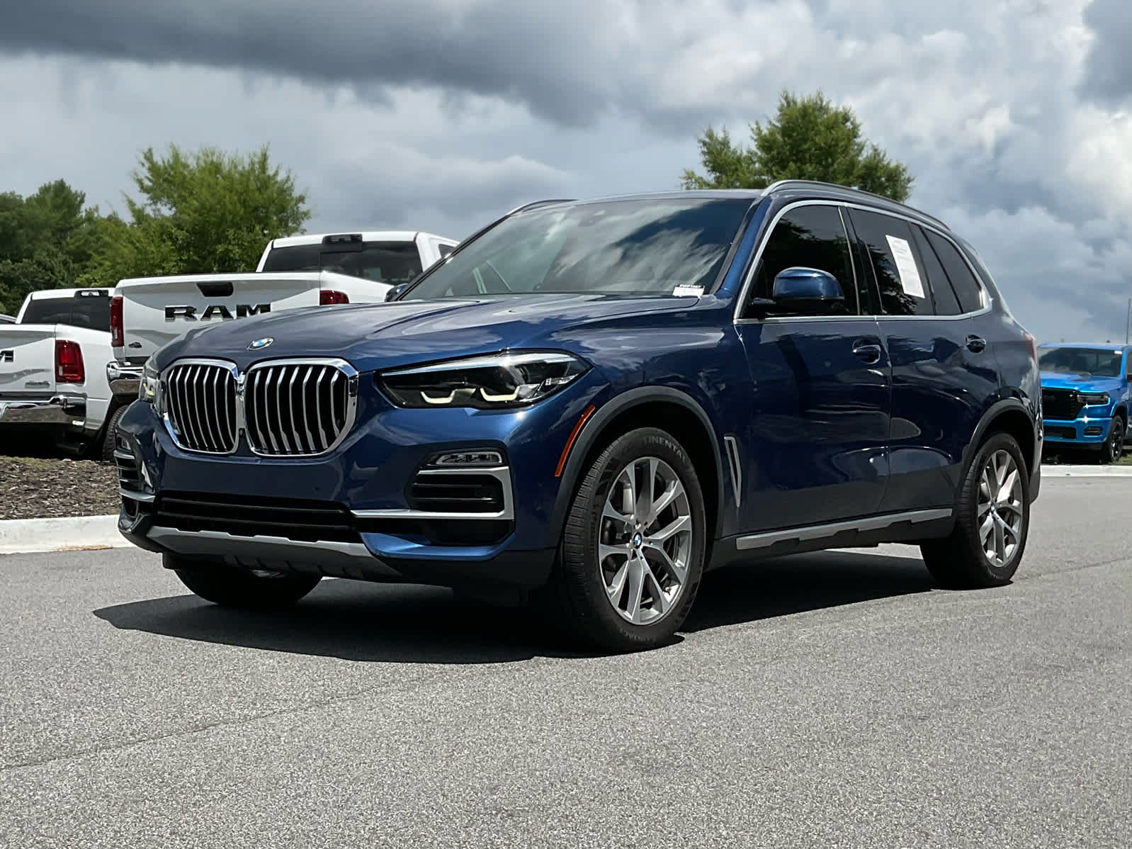 Used 2019 BMW X5 xDrive40i w/ Premium Package 2 AWD/4WD image 1