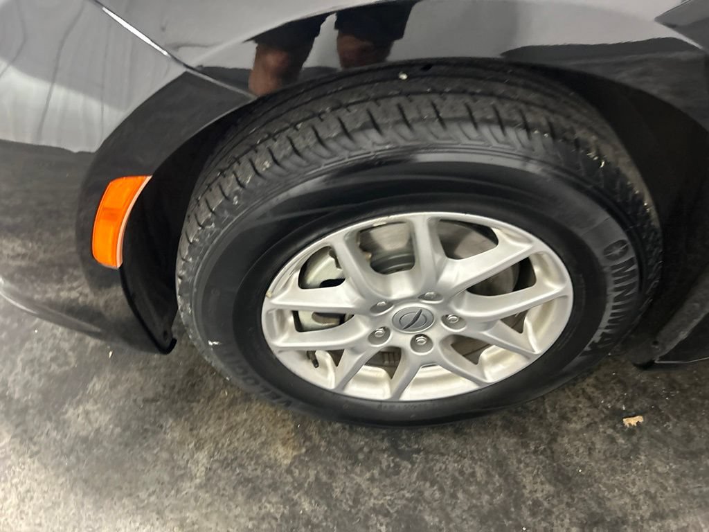 Used 2024 Chrysler Pacifica Touring-L FWD image 10