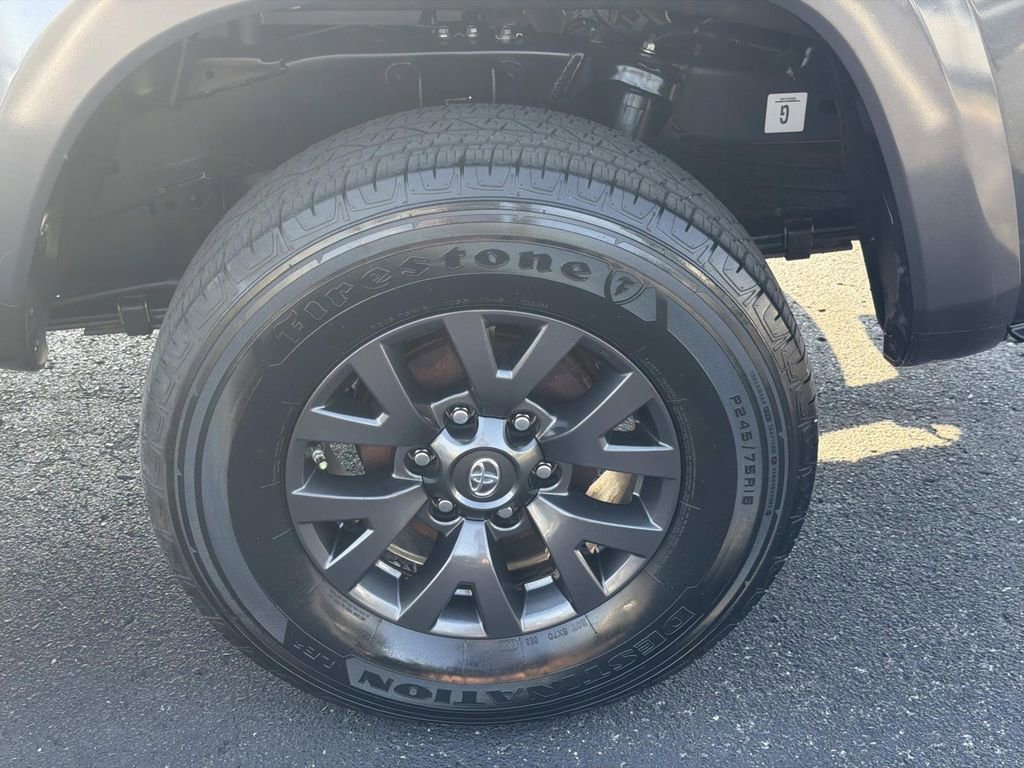 Used 2020 Toyota Tacoma SR5 AWD/4WD image 10