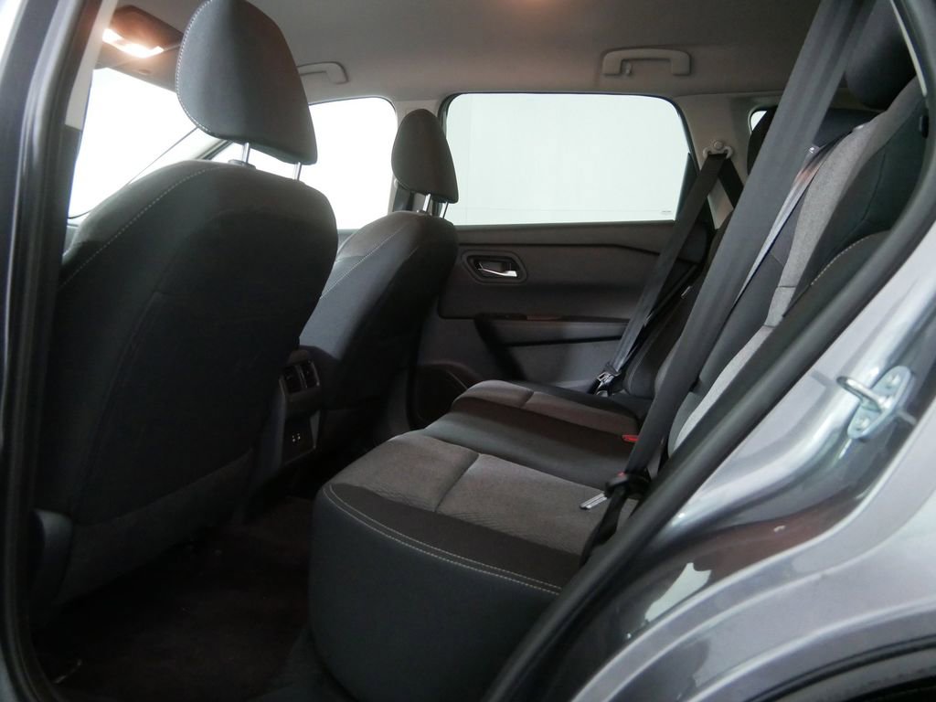 Used 2025 Nissan Rogue SV image 20