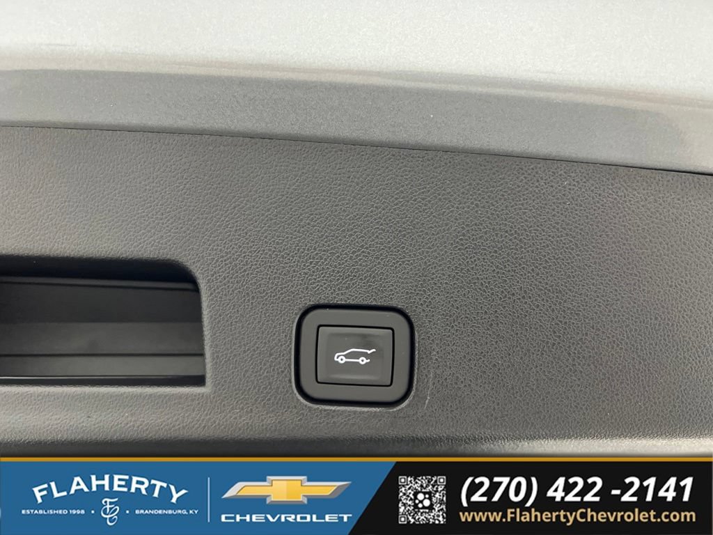Used 2026 Chevrolet Traverse RS FWD image 21