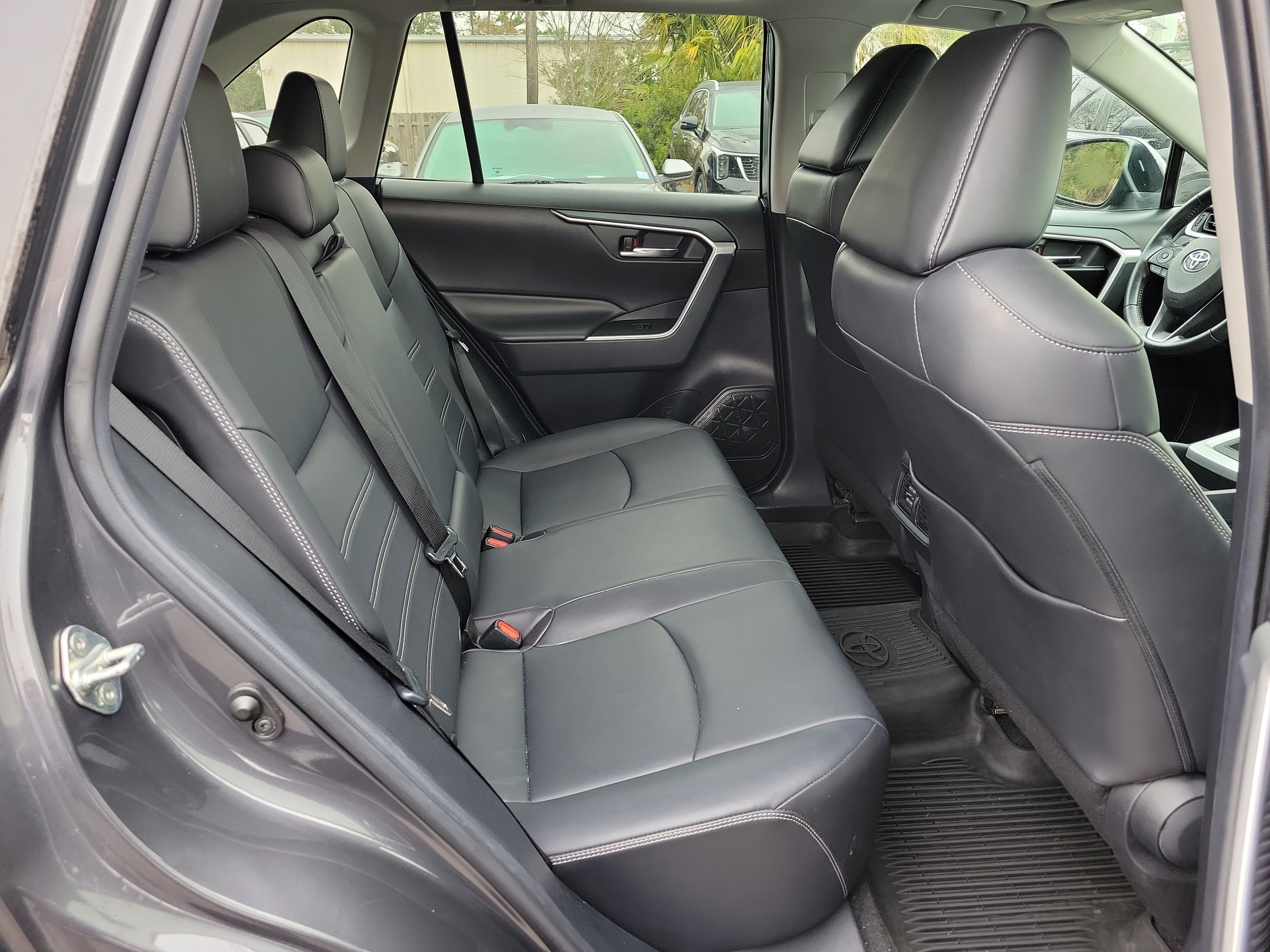 Used 2019 Toyota RAV4 XLE Premium image 12