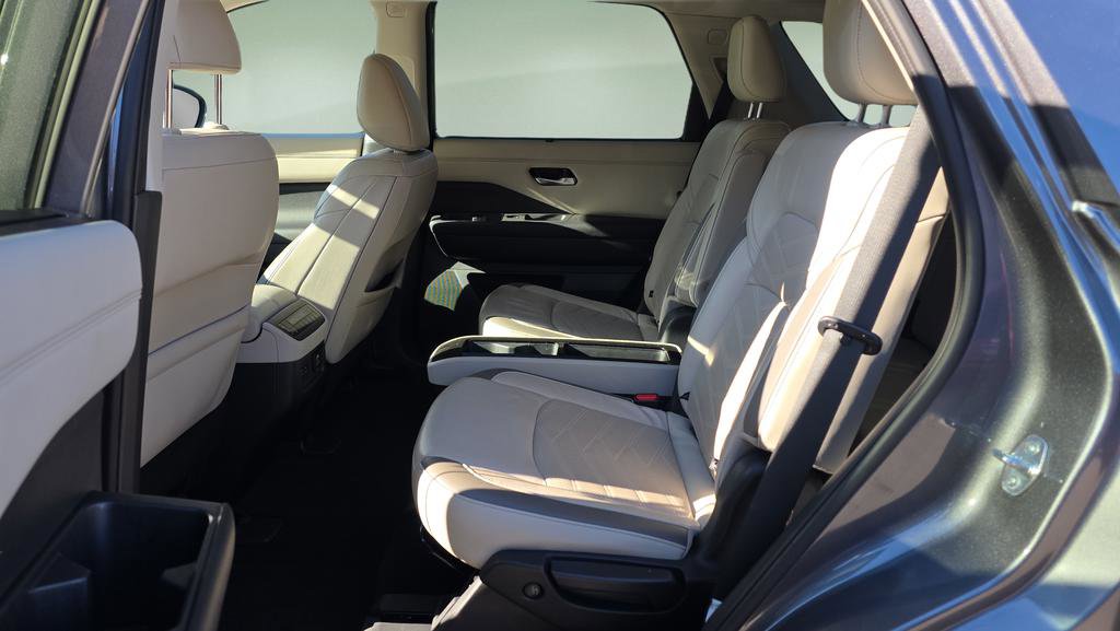 Used 2022 Nissan Pathfinder Platinum w/ Cargo Package image 15