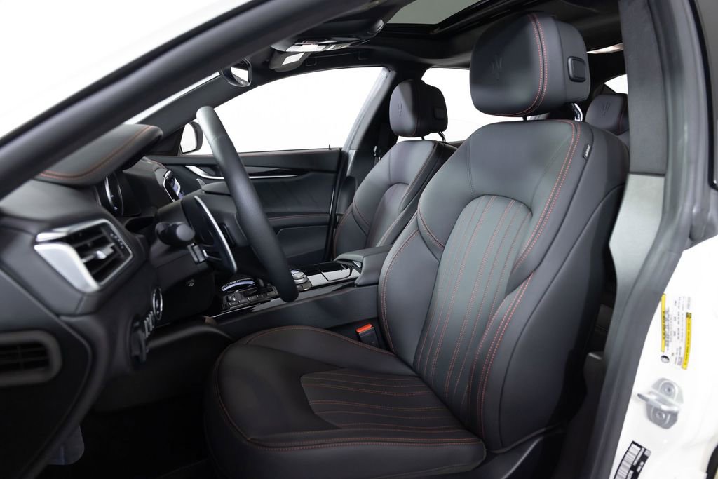 Used 2023 Maserati Ghibli Modena image 4