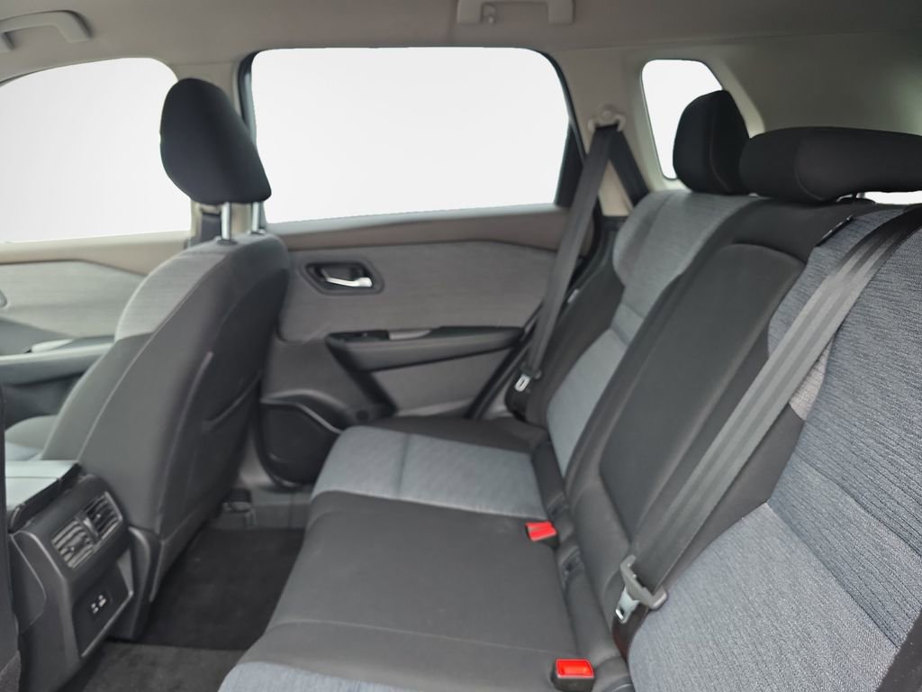 Used 2023 Nissan Rogue SV image 22