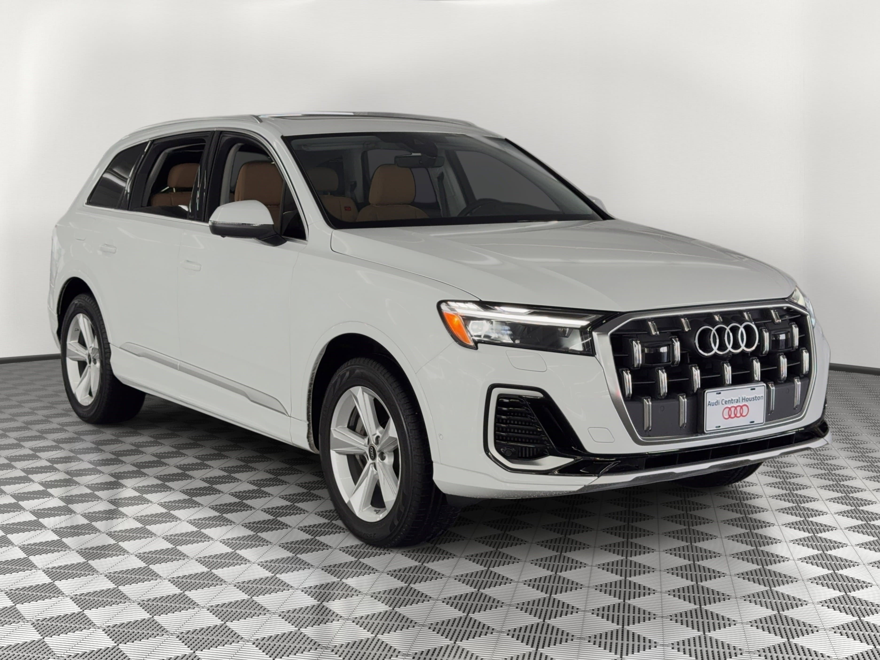 Used 2025 Audi Q7 3.0T Premium w/ Convenience Package image 7