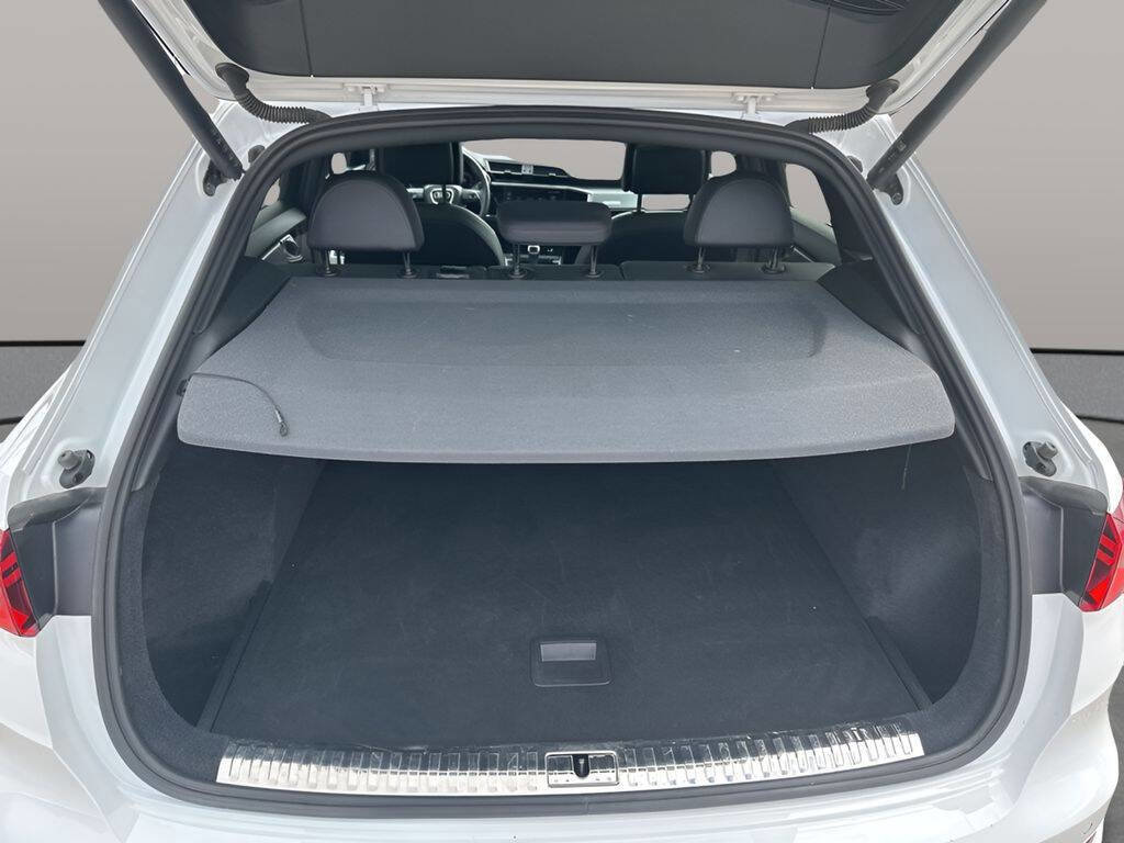 Used 2025 Audi Q3 2.0T Premium image 34