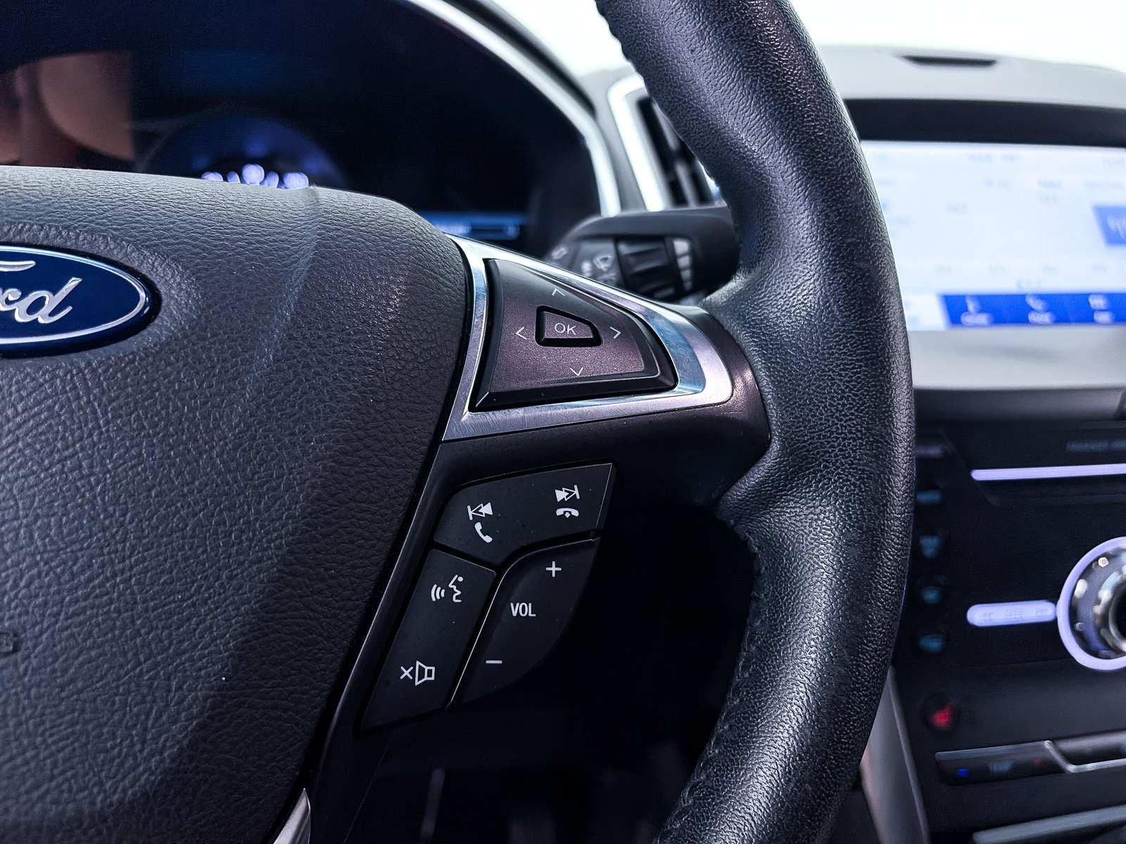 Used 2019 Ford Edge Titanium FWD image 31