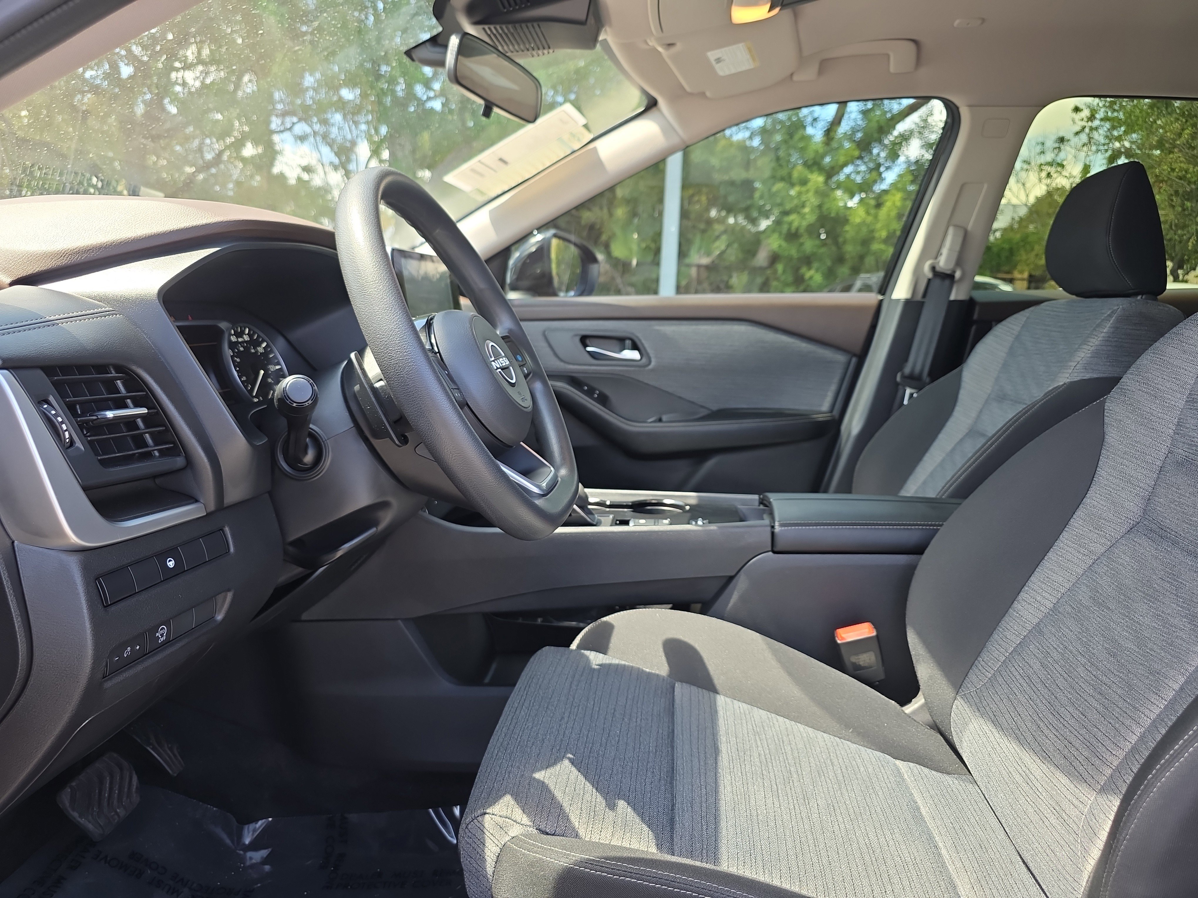 Used 2023 Nissan Rogue SV image 23