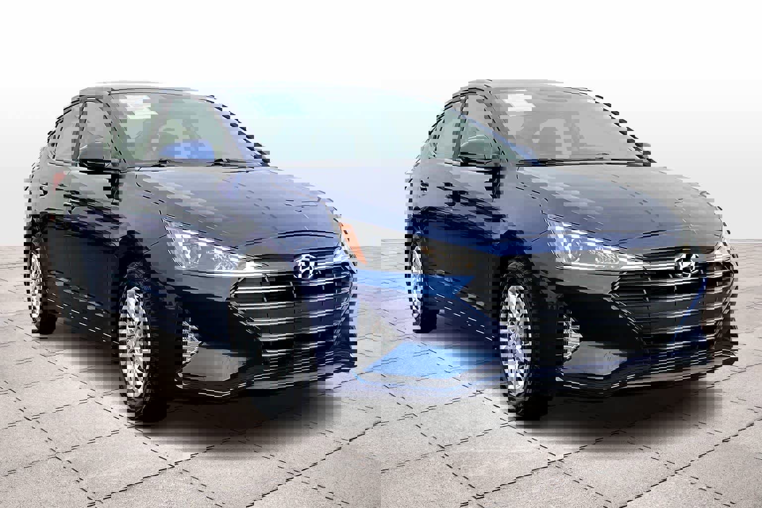 Used 2019 Hyundai Elantra SE image 2