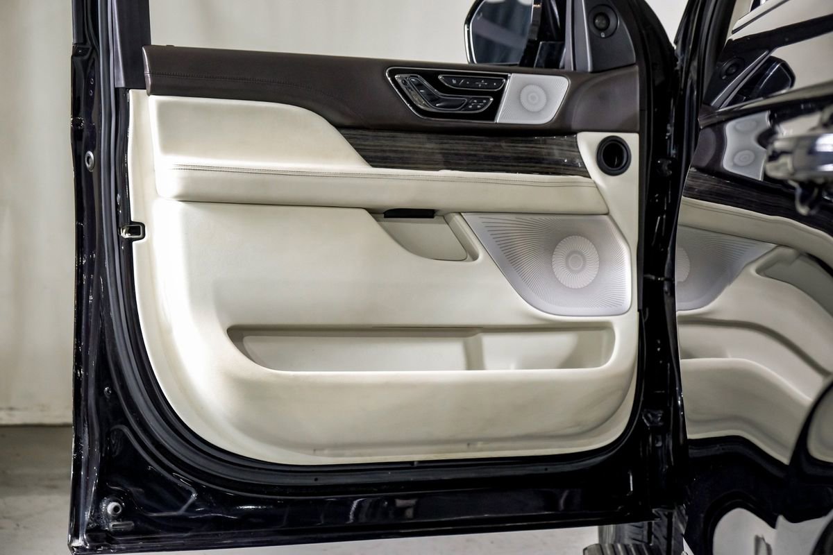 Used 2020 Lincoln Navigator Black Label w/ Cargo Convenience Package AWD/4WD image 36