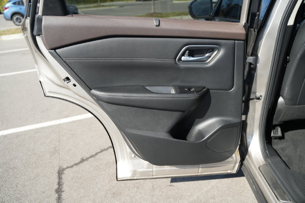 Used 2022 Nissan Rogue Platinum w/ Head-Up Display Package FWD image 18
