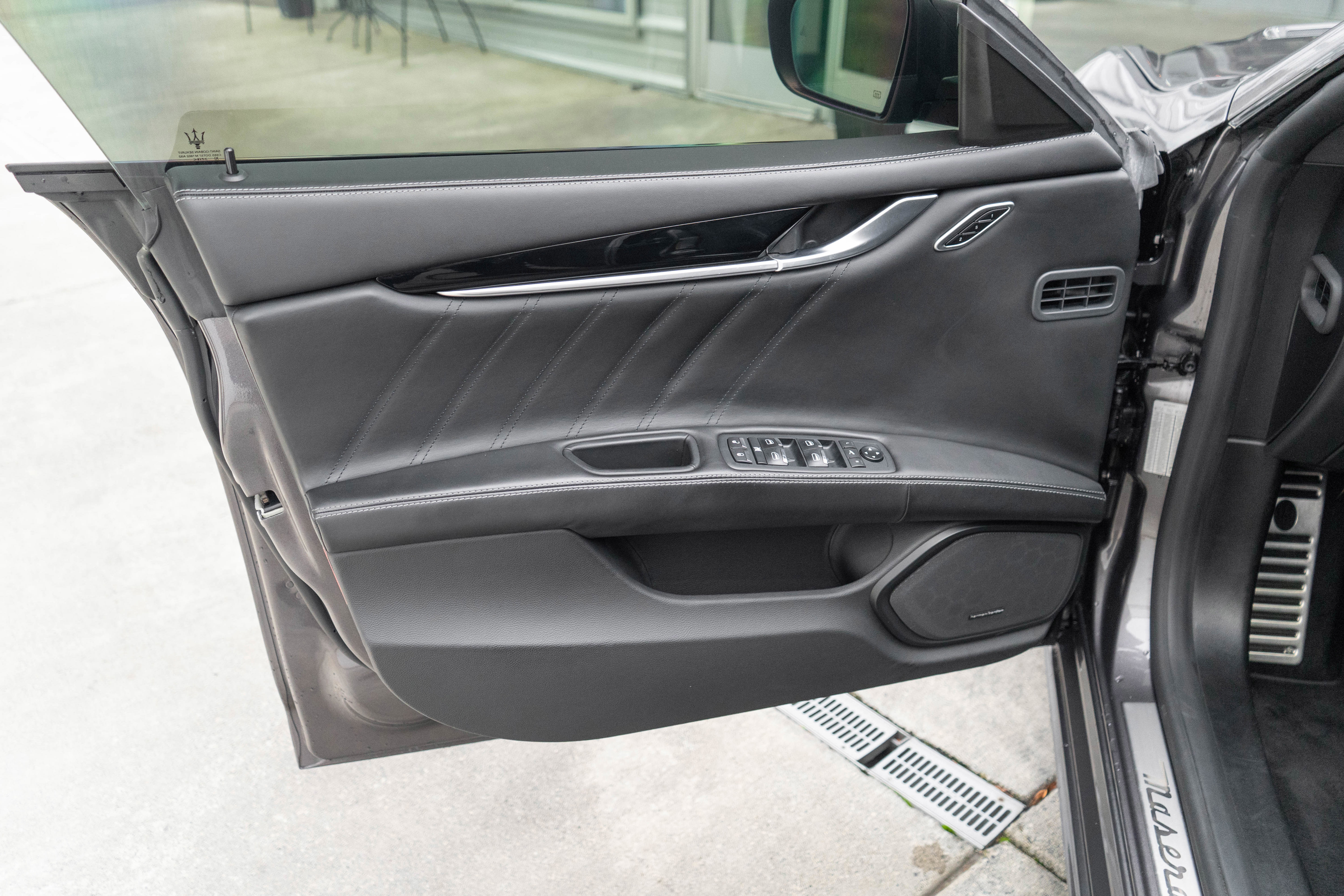 Used 2022 Maserati Ghibli Trofeo image 10