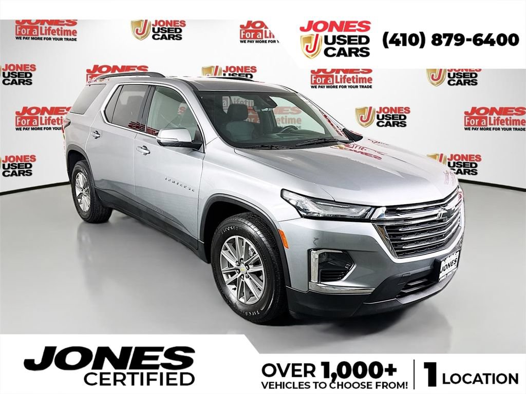 Used 2023 Chevrolet Traverse LT w/ Rear Camera Mirror Package