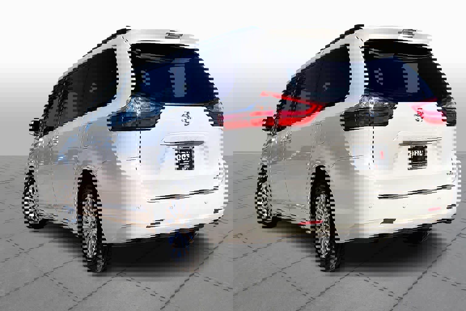 Used 2017 Toyota Sienna XLE image 10