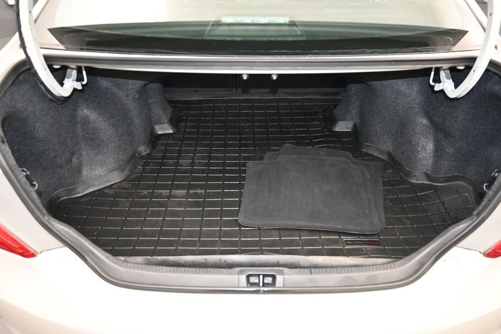 Used 2014 Toyota Camry SE FWD image 11