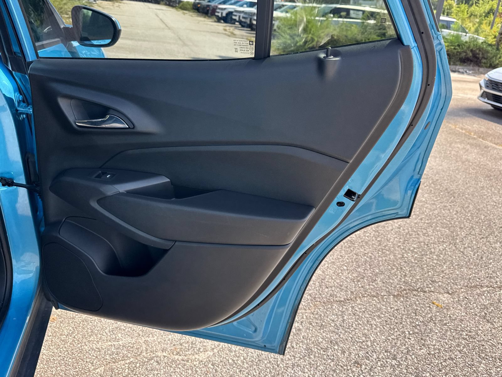 Used 2025 Chevrolet Trax LT FWD image 16