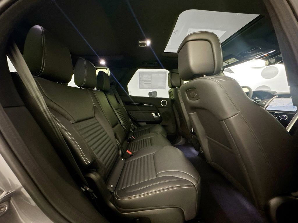 New 2026 Land Rover Discovery S AWD/4WD image 26