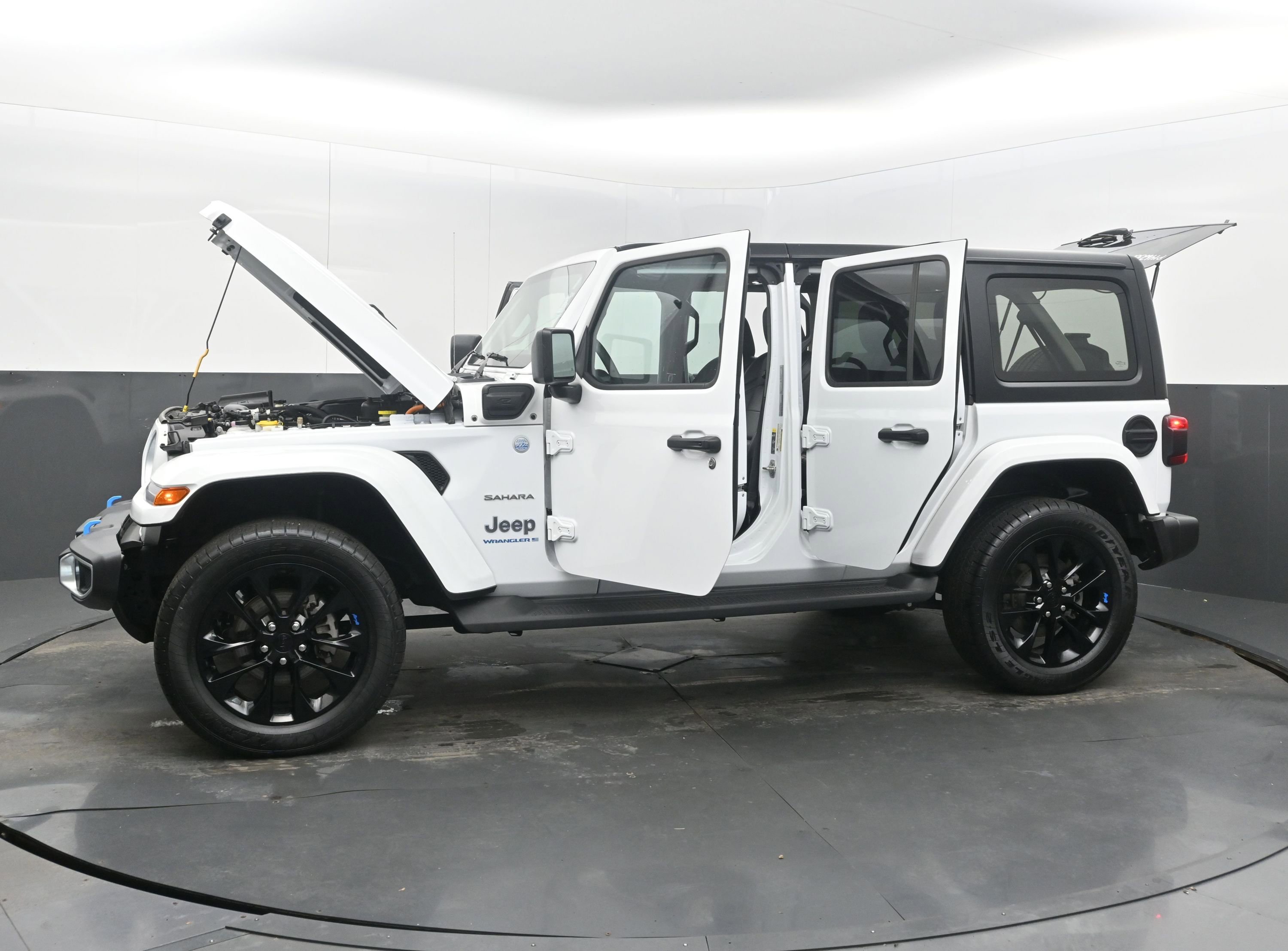 Used 2023 Jeep Wrangler Sahara image 42