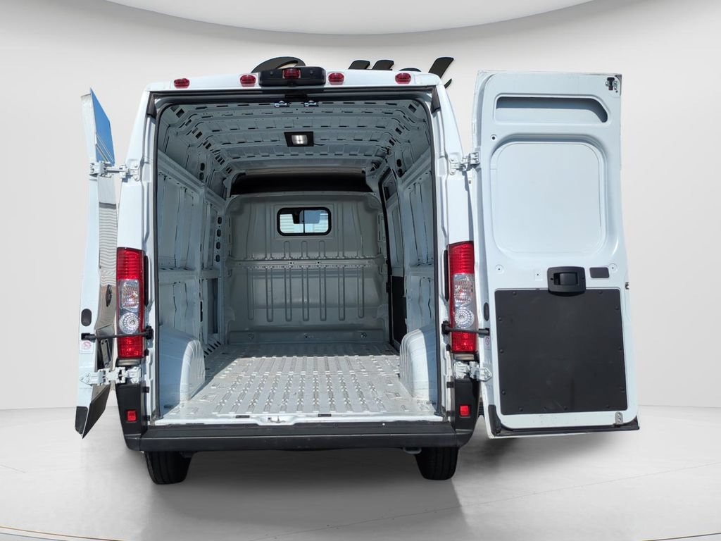 Used 2024 RAM ProMaster 2500 w/ Convenience Group FWD image 9