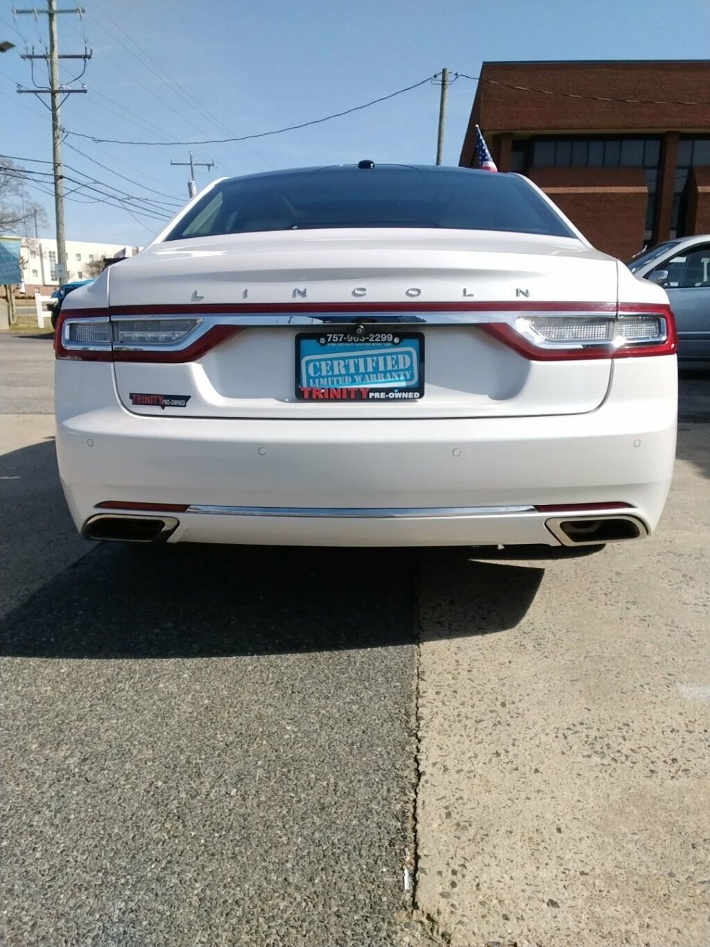 Used 2017 Lincoln Continental Reserve w/ Technology Package image 3