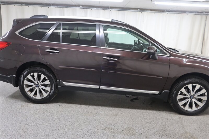 Used 2017 Subaru Outback 3.6R Touring AWD/4WD image 8