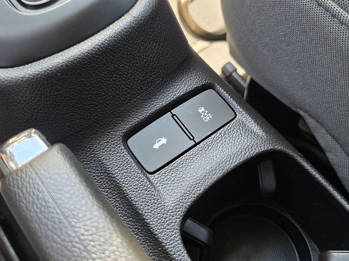 Used 2018 Chevrolet Sonic LS FWD image 36