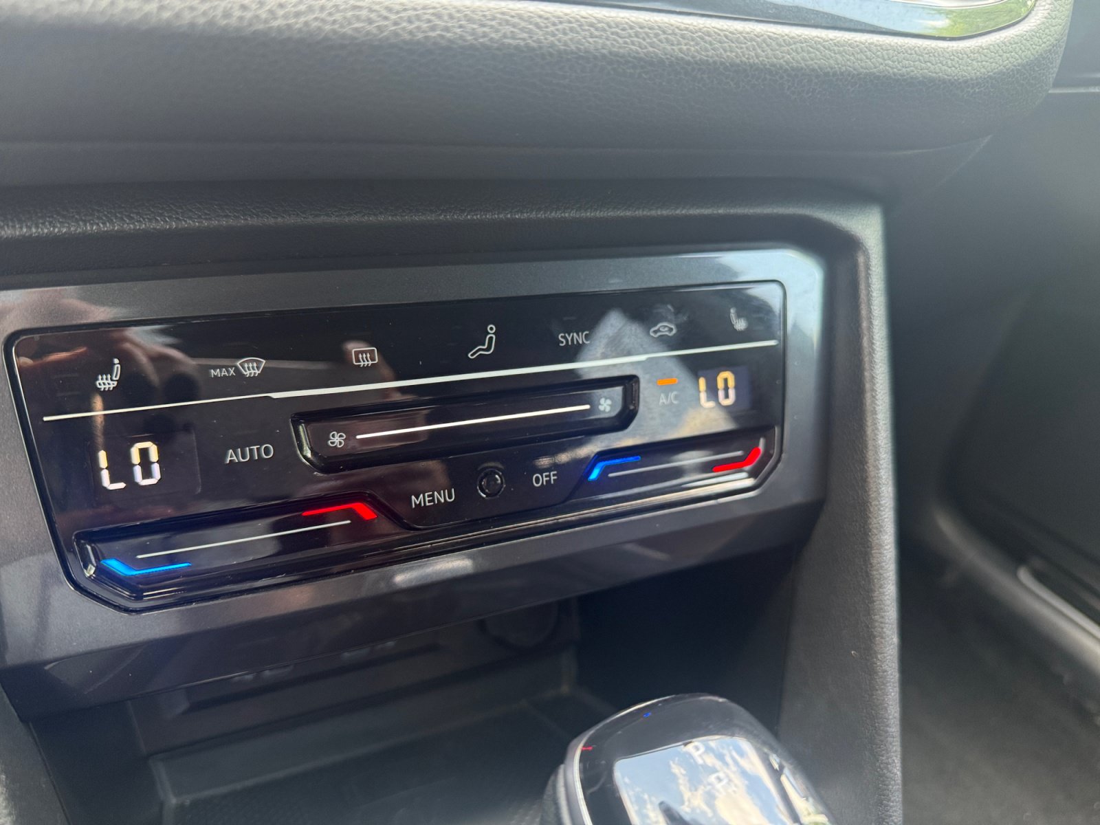 Used 2022 Volkswagen Tiguan SEL R-Line AWD/4WD image 19