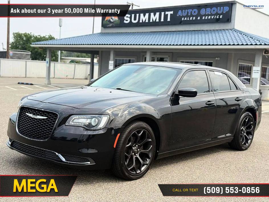 Used 2019 Chrysler 300 Touring w/ Sport Appearance Package RWD image 3