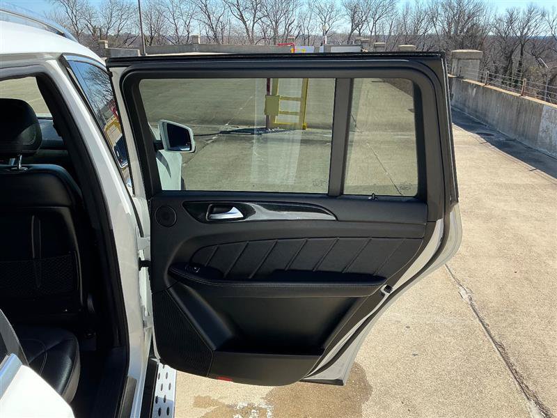Used 2016 Mercedes-Benz GL 450 4MATIC image 37