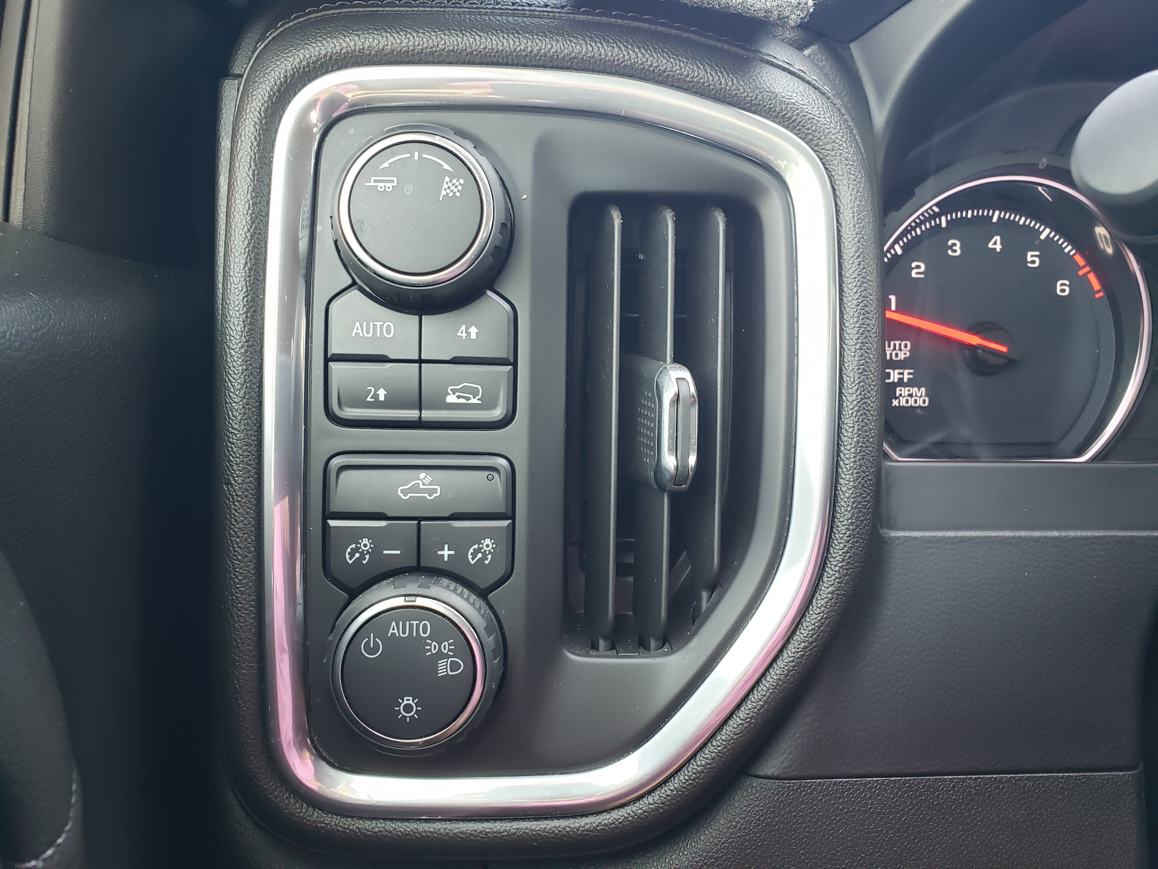 Used 2019 Chevrolet Silverado 1500 LT w/ All-Star Edition AWD/4WD image 13